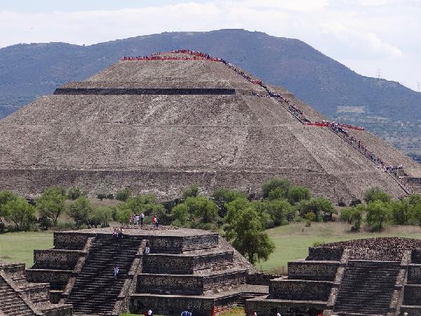 A Journey Through Time: Exploring Mexico City’s Historic Core and Teotihuacán