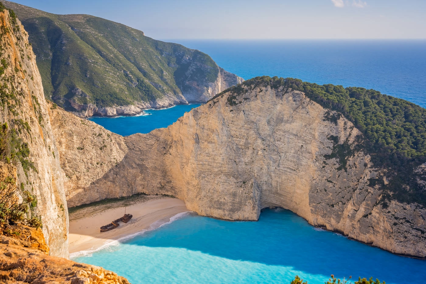 A Comprehensive Travel Guide to Greece: Athens, Mainland Treasures, and Iconic Islands