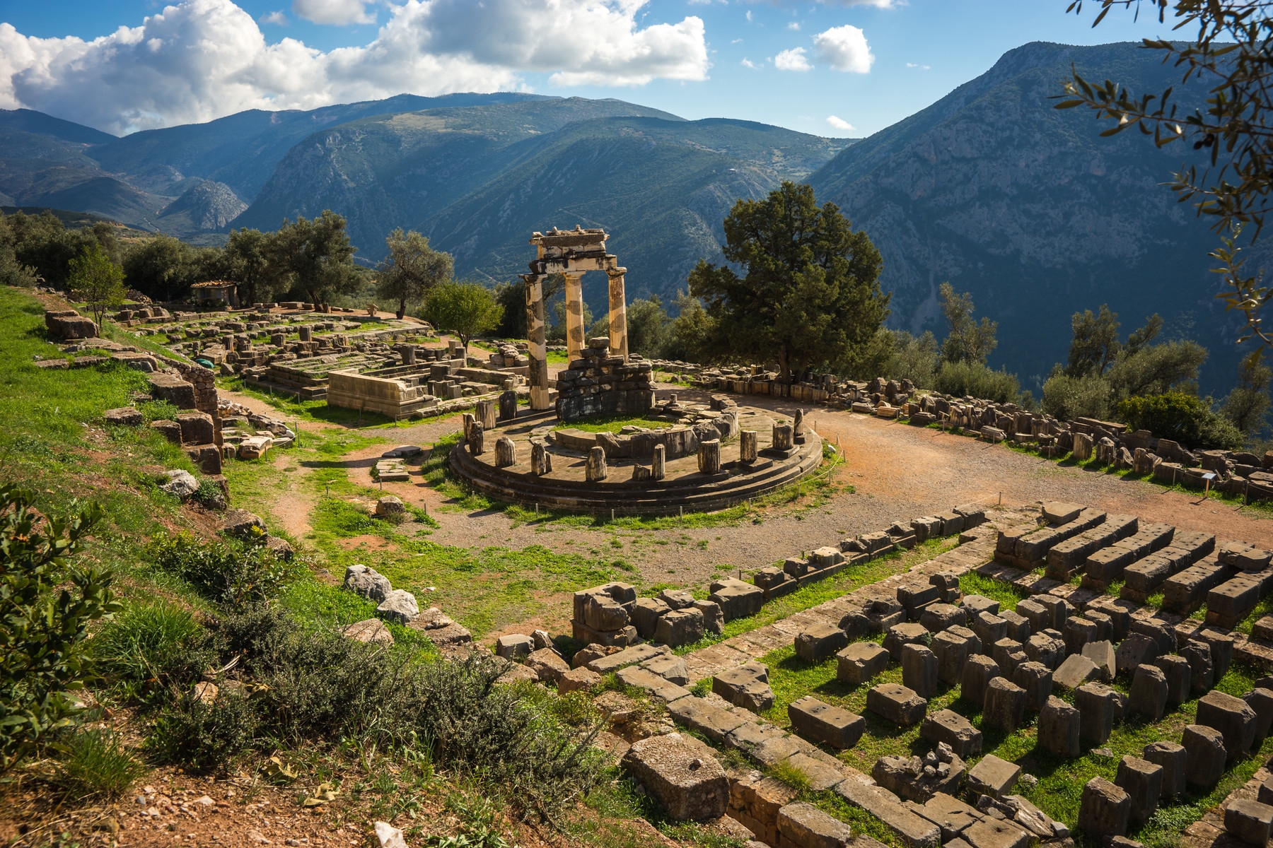 A Comprehensive Travel Guide: Athens, Arachova, Delphi, Kalambaka, Meteora, Zakynthos, and the Peloponnese