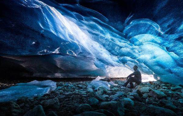 The Ultimate Travel Guide to Jökulsárlón Glacier Lagoon and the Blue Ice Caves of Iceland