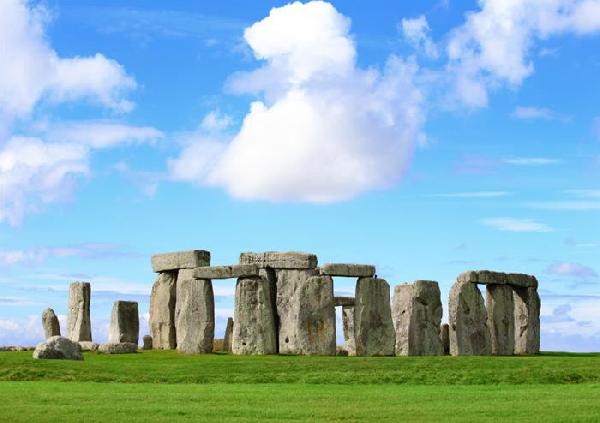 A Comprehensive Travel Guide: London, Windsor, Stonehenge, Bath, the Cotswolds & Stratford-upon-Avon