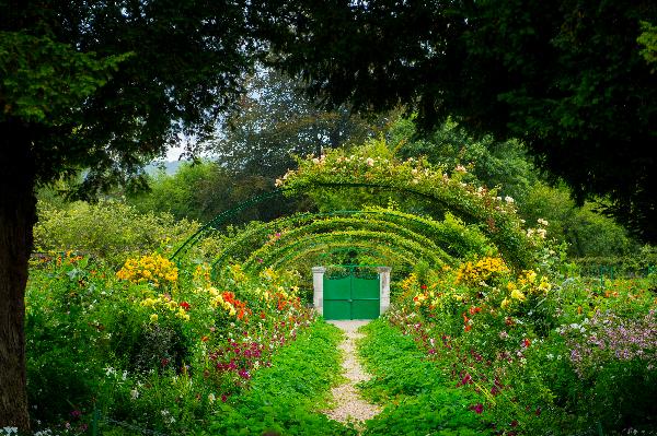 A Travel Guide to Paris and Giverny: From Urban Grandeur to Impressionist Idyll