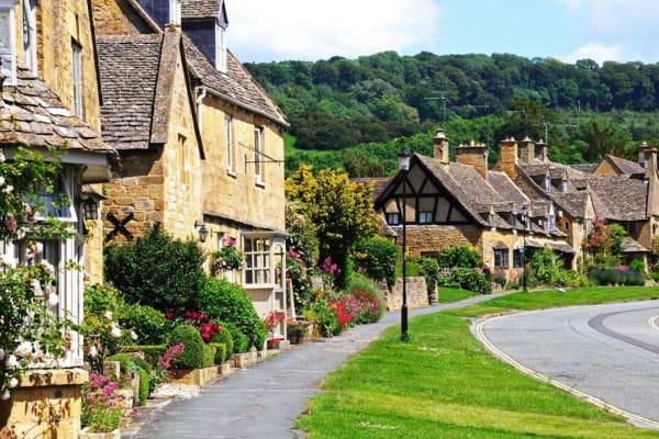 A Comprehensive Travel Guide: London, the Cotswolds, Stratford-upon-Avon & Bourton-on-the-Water