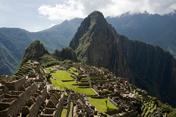 A Comprehensive Travel Guide: Lima, Iquitos Amazon, Cusco, Sacred Valley, Machu Picchu