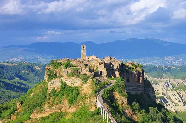 A Comprehensive Travel Guide to Italy: Florence, Pisa, Cinque Terre, Milan, Sirmione, Venice, Rimini, Assisi, Rome