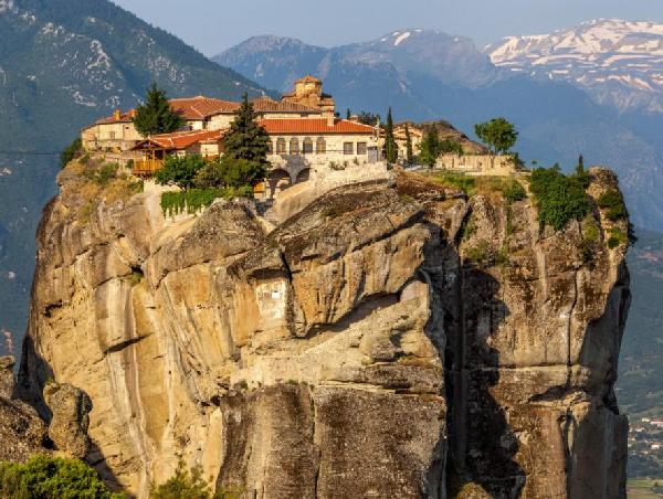 Athens – Arachova – Delphi – Kalabaka – Meteora – Athens Travel Guide