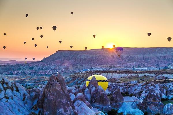 A Comprehensive Travel Guide to Turkey: Istanbul, Ankara, Cappadocia, Konya, Pamukkale & Antalya