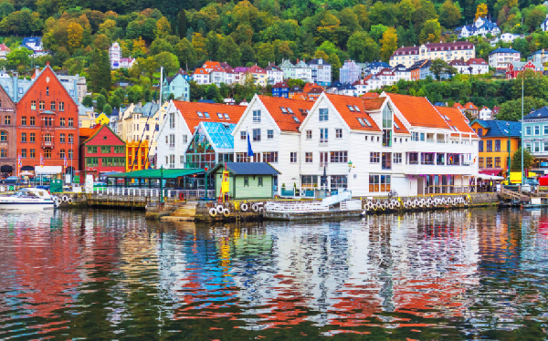 A Comprehensive Travel Guide: The Ultimate Norwegian Fjord & City Adventure