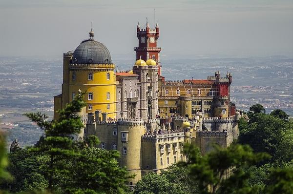 A Comprehensive Travel Guide: Lisbon and the Magical Day Trip to Sintra