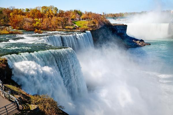 Toronto and Niagara Falls Travel Guide: An Unforgettable Ontario Adventure