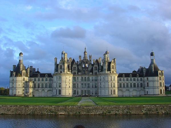 A Travel Guide to Paris and the Loire Valley Châteaux