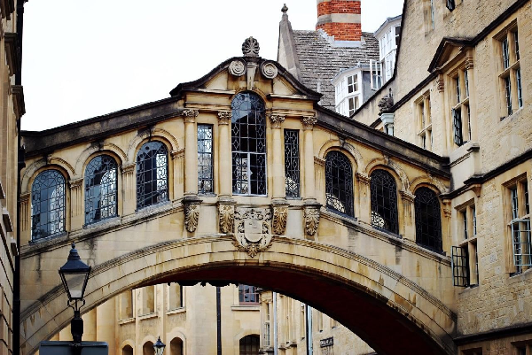 A Comprehensive Travel Guide: London, Oxford, the Cotswolds & London