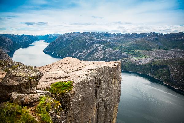 A Comprehensive Travel Guide: From Hamburg to the Norwegian Fjords