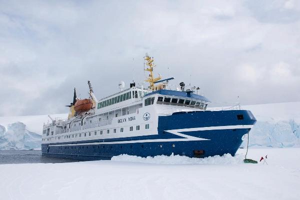 A Comprehensive Travel Guide: Punta Arenas, the South Shetland Islands & the Antarctic Peninsula