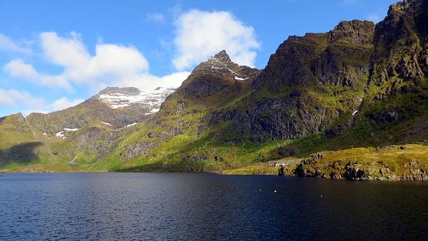 A Comprehensive Travel Guide to the Svolvær & Trollfjord Loop, Norway