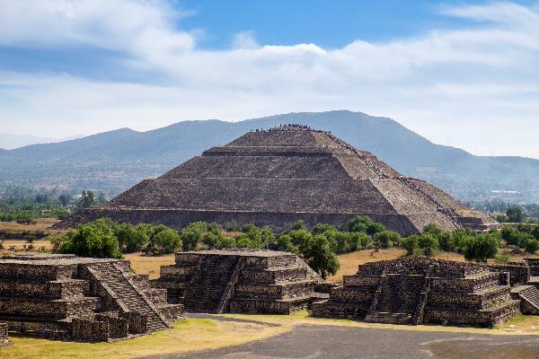 A Comprehensive Travel Guide to Mexico City: Basilica, Pyramids, and Tequila
