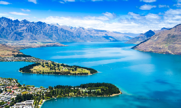 A Comprehensive Travel Guide: South & North Islands of New Zealand Scenic Loop